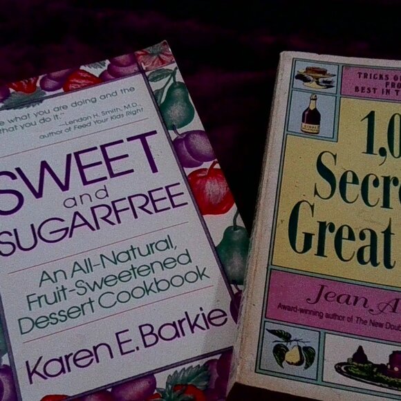🐸🐸2 papperback cook books Sweet and Sugar Free:  and  1,001 Secrets of Great - Picture 1 of 16